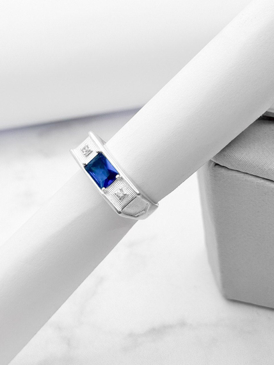 ANEL DE FORMATURA SAFIRA