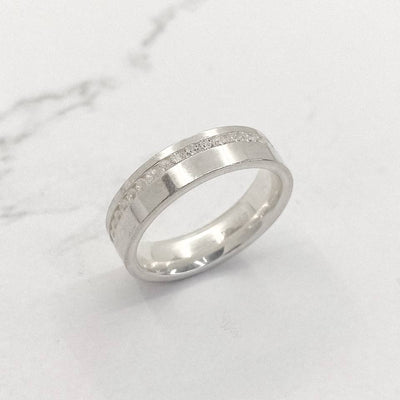 ALIANÇA RETA COM PEDRAS EM CIMA 6MM